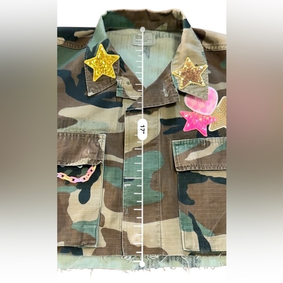 Upcycled Women's Woodland Fatigue Camo Cropped Jacket Top Valentine’s Patches - Picture 9 of 9